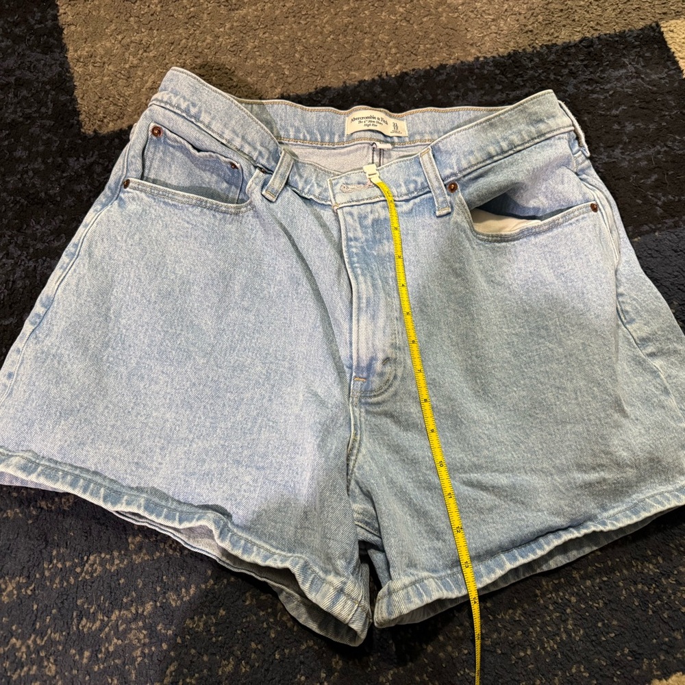 Abercrombie & Fitch The 4in Mom Short High Rise Curve Love
